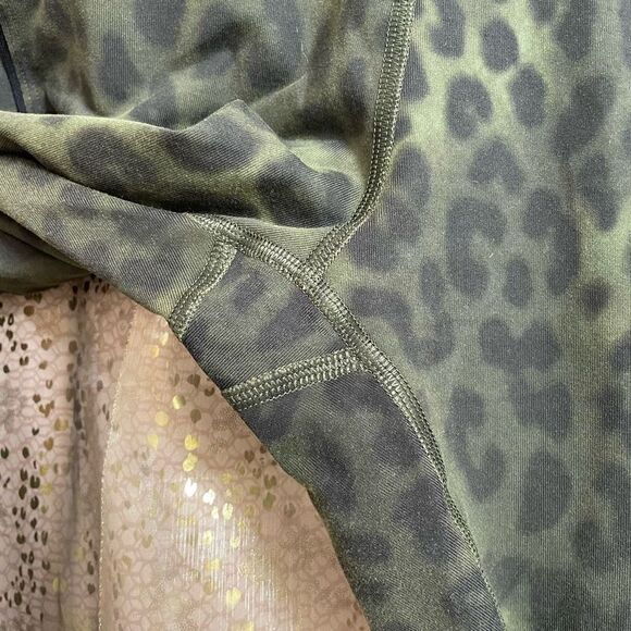 Victoria’s Secret Pink Ultimate Women’s Medium Animal Print Green Black Leggings - Picture 4 of 5